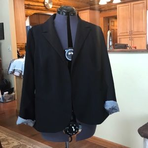 Black blazer, cuffed sleeves